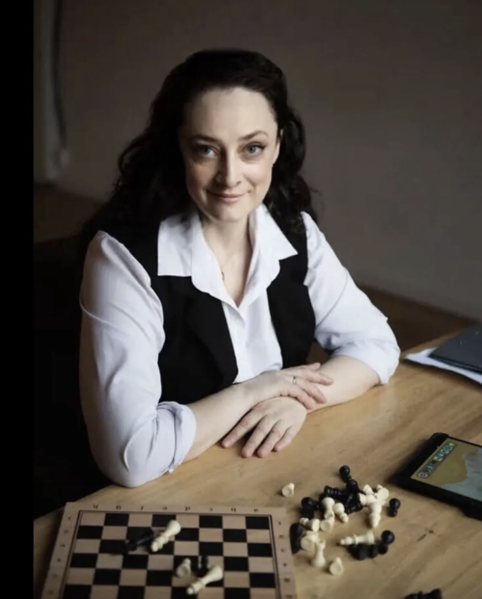 Ольга Ладога за рабочей встречей