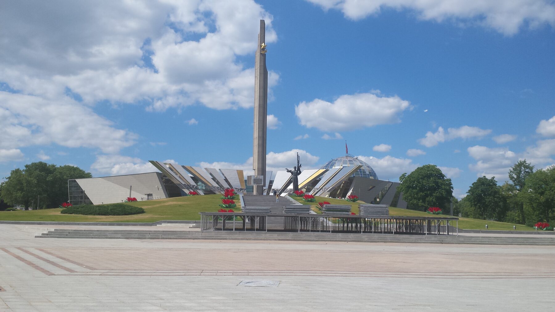 Стела города-героя в Минске