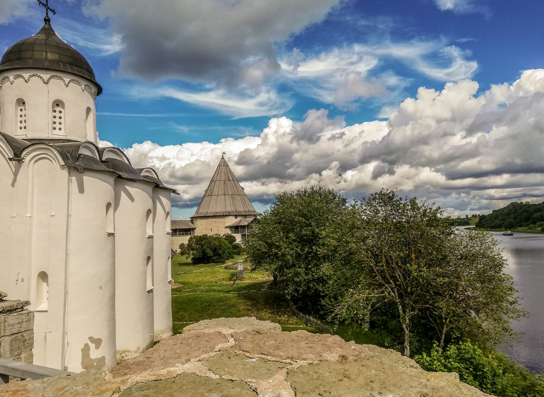 Крепость Старая Ладога на берегу Волхова